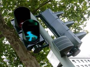 Зеленый светофор для пешеходов